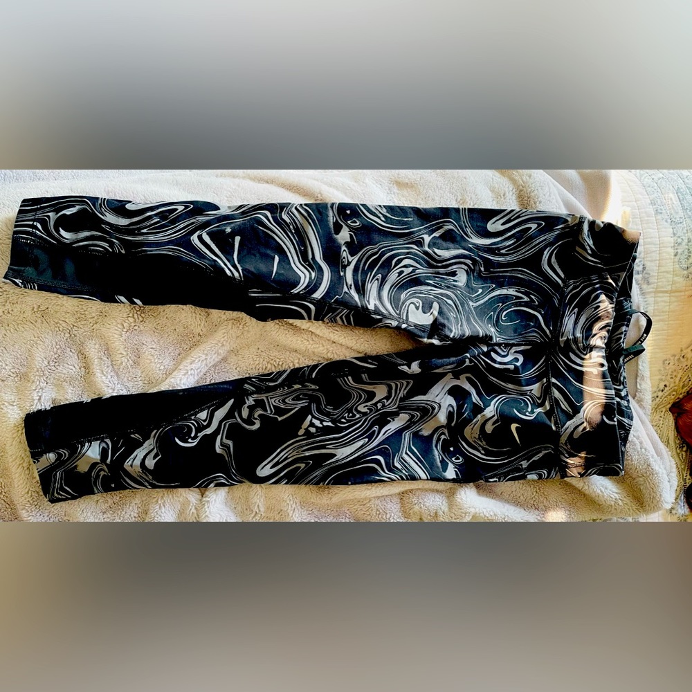Nike Dr-fit workout leggings. 3/5 length